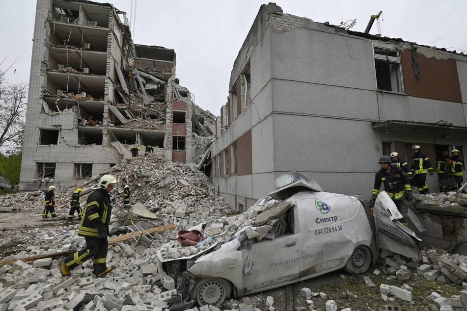 Firefighters and municipal workers helped recover the bodies of the victims and cleared the debris at the scene.