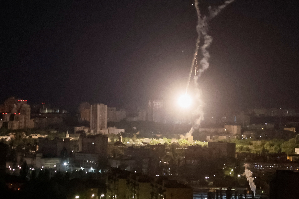 Kyiv attacked by Russian hypersonic missiles that damage zoo