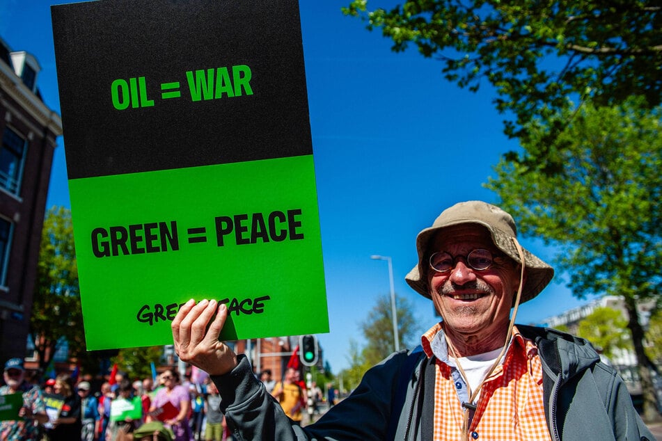 Greenpeace counter-suit over massive US pipeline protest fine green lit by Dutch court