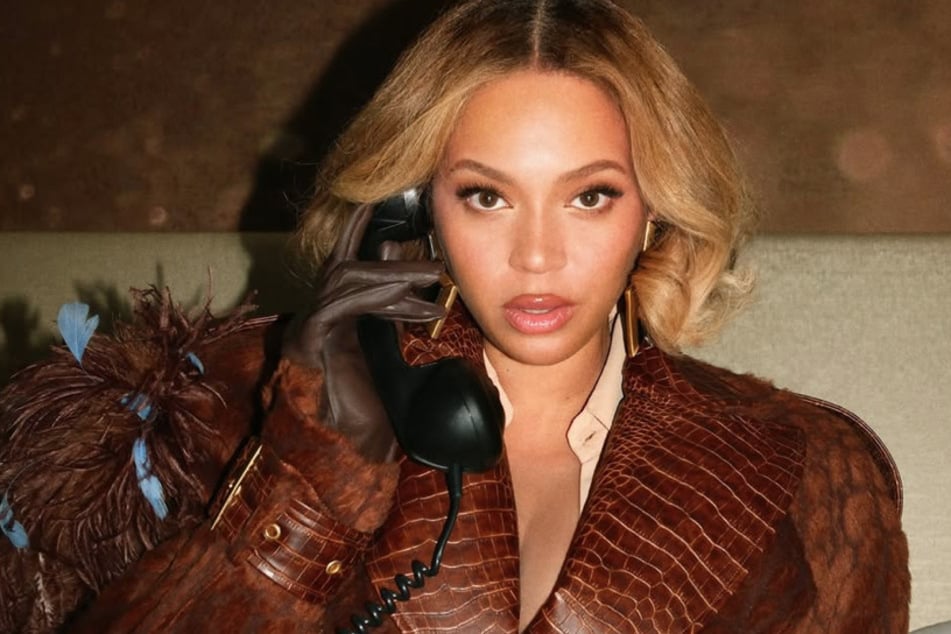 Beyoncé has dropped teasing new snaps on Instagram that has fans theorizing that her Act III will drop soon.