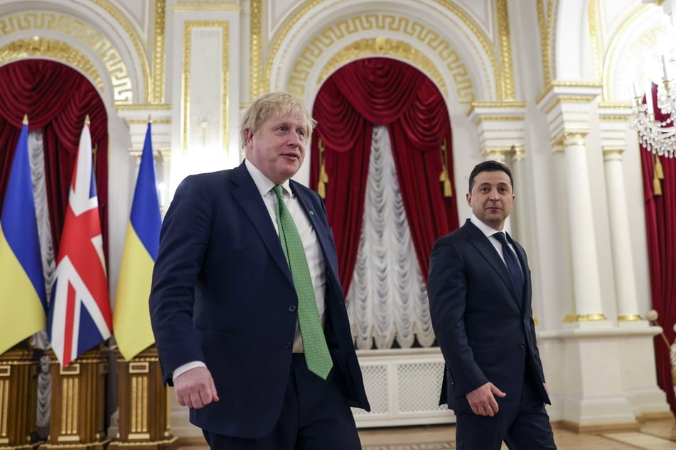 British PM Boris Johnson (l.) with Ukrainian President Volodymyr Zelensky.