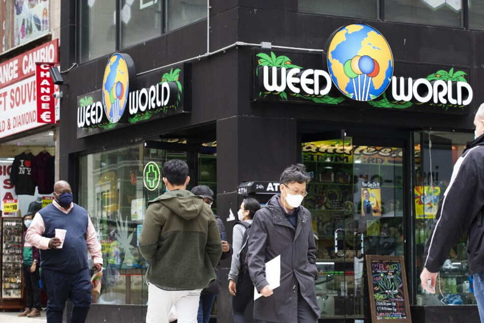 NYC cracks down on unlicensed weed dealers