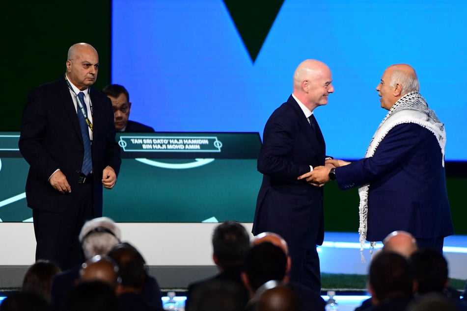 Palestinian soccer chief refuses to shake hands with Israeli official at FIFA meeting: "We are suffering"
