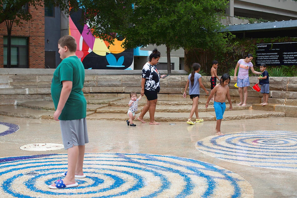 People are flocking to cities that are getting wrecked by climate change