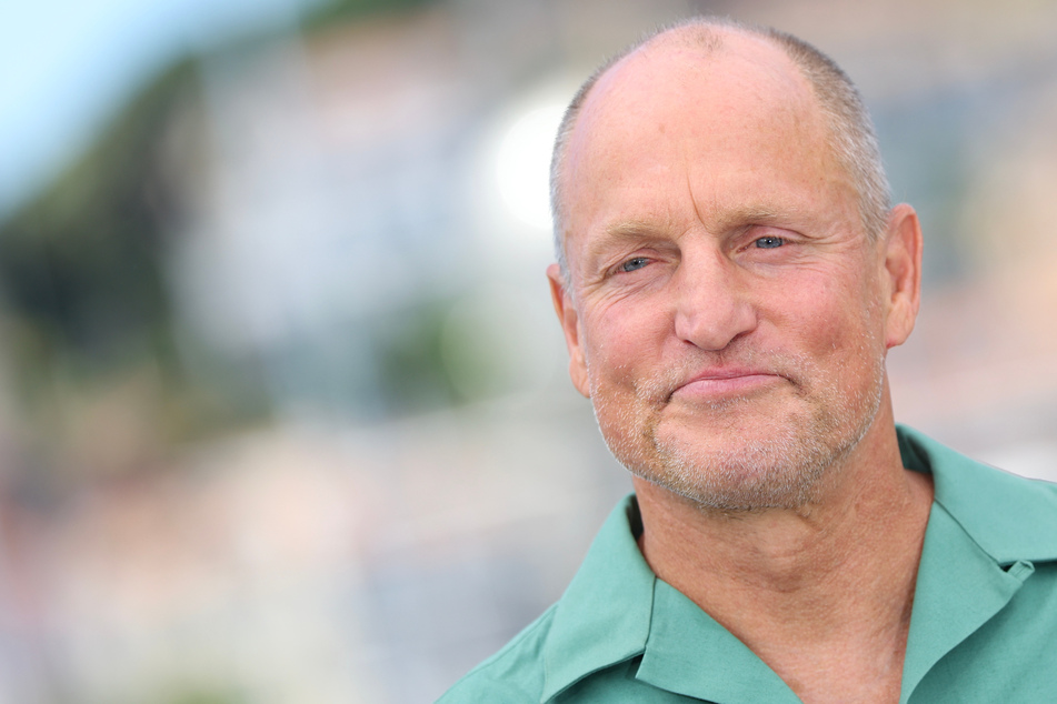 Woody Harrelson calls for Americans to "demonstrate like the French"