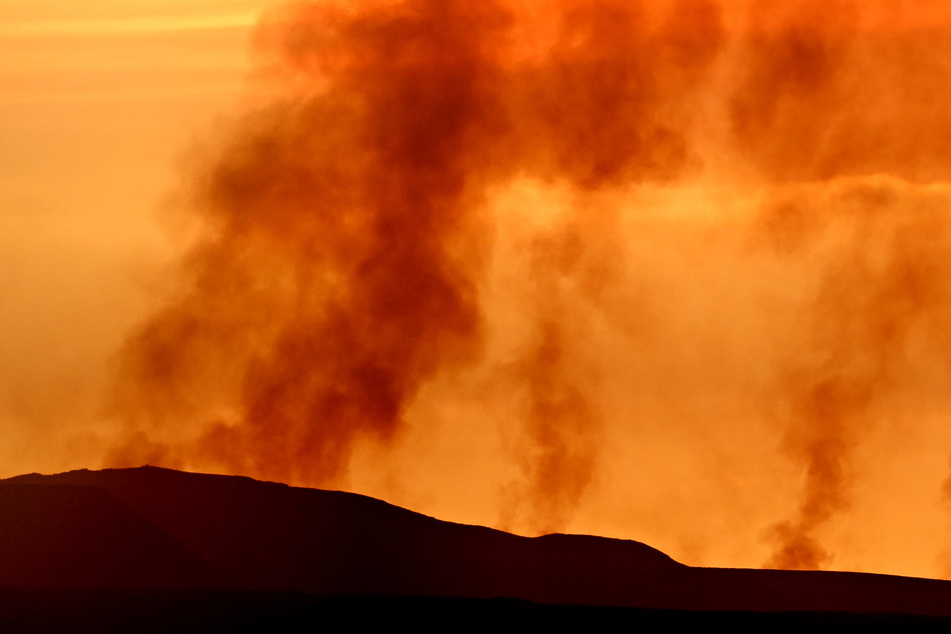 Volcanic eruption threatens Icelandic village as houses are engulfed