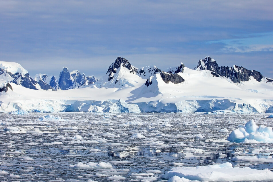 Ozone hole over Antarctic largest and deepest in recent years