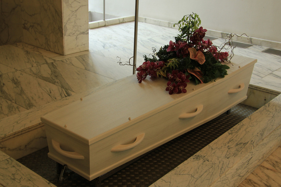 Woman is ready to cremate her departed mother, but then she makes a shocking discovery!
