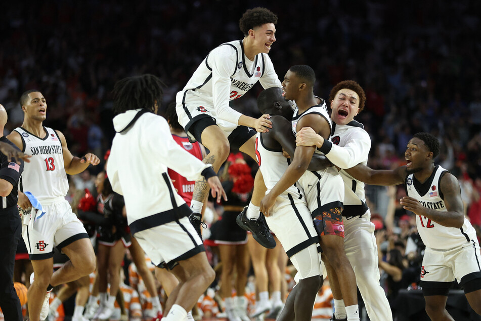 Final Four 2023: San Diego scores buzzer-beater win to advance to championship