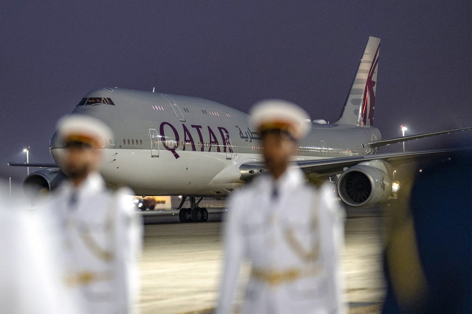 Donald Trump will reportedly accept a luxury Boeing jet gifted by the Qatari royal family, despite strict rules on what a president is allowed to accept.