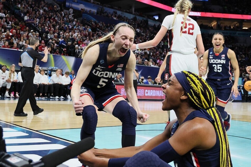 Paige Bueckers (c) finally returned to the hardwood after missing last season due to an injury.