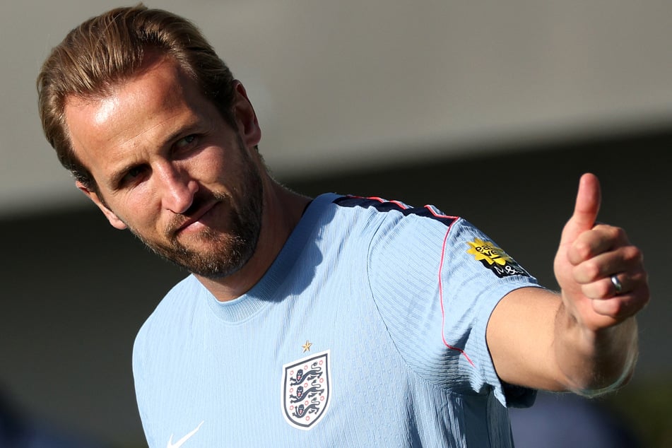 Harry Kane gives a thumbs-up as he arrives to take part in a training session in England on September 23, 2026. He has said he is "fairly close" to announcing a new deal with Bayern Munich.