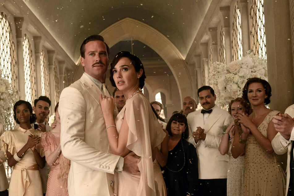 Death on the Nile stars Kenneth Branagh, Tom Bateman, Annette Bening, Russell Brand, Gal Gadot, Armie Hammer, Rose Leslie, Emma Mackey, Sophie Okonedo, Jennifer Saunders, and Letitia Wright.