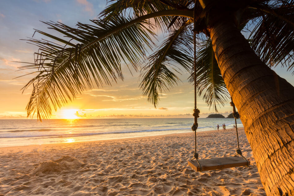 Thai resort sues American man over bad reviews