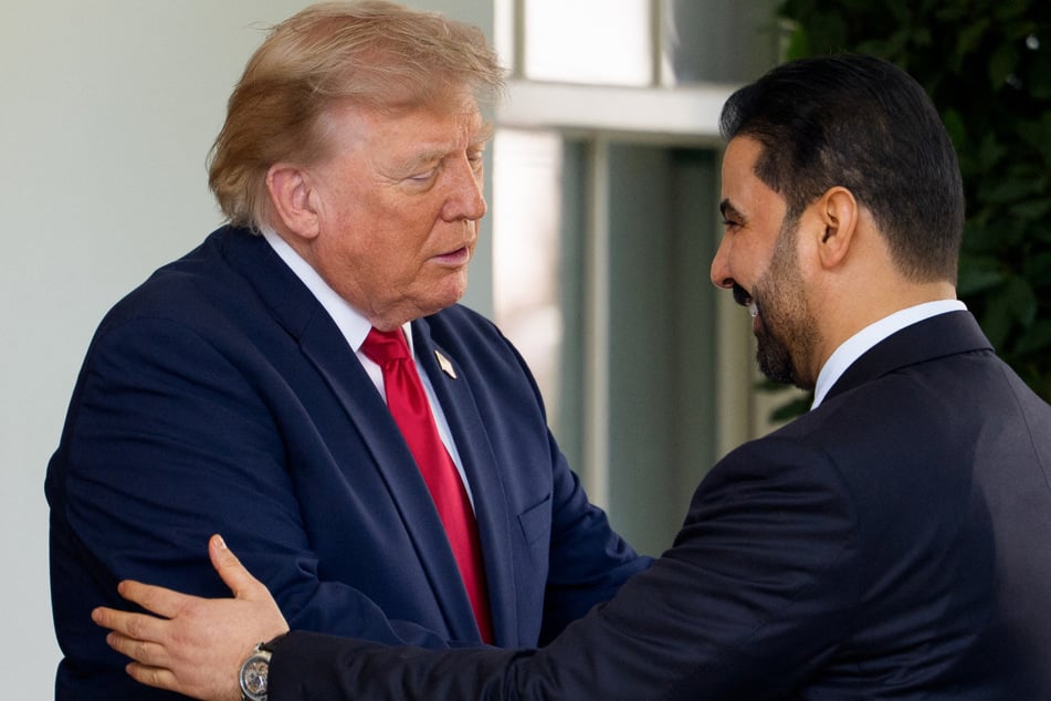 Iraqi Prime Minister Ali al-Zaidi (r) is expected to sign more agreements during his visit to the US regarding oil and gas.