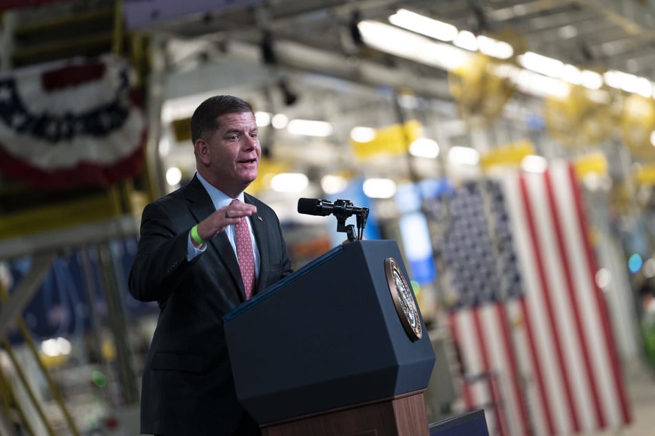 US Labor Secretary Marty Walsh offered to mediate in the dispute between the MLB and MLBPA.