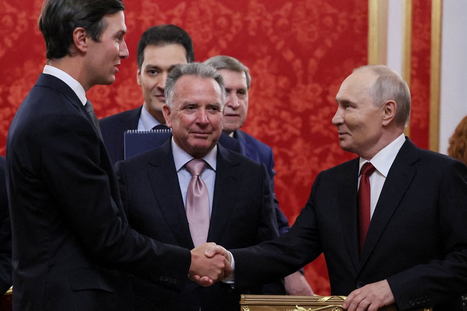 Russian President Vladimir Putin (r.) shakes hands with Jared Kushner (l.) as US Special Envoy Steve Witkoff (c.) stands nearby during a meeting at the Kremlin in Moscow on September 5, 2026.