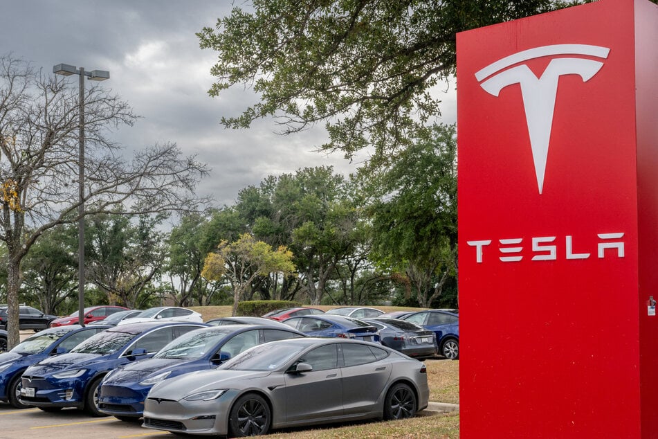 Tesla ordered to pay eye-popping settlement over deadly Autopilot crash