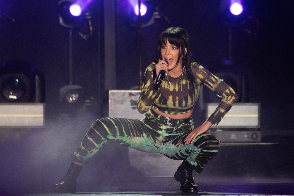 Halsey apologizes for posting disturbing picture after fan backlash