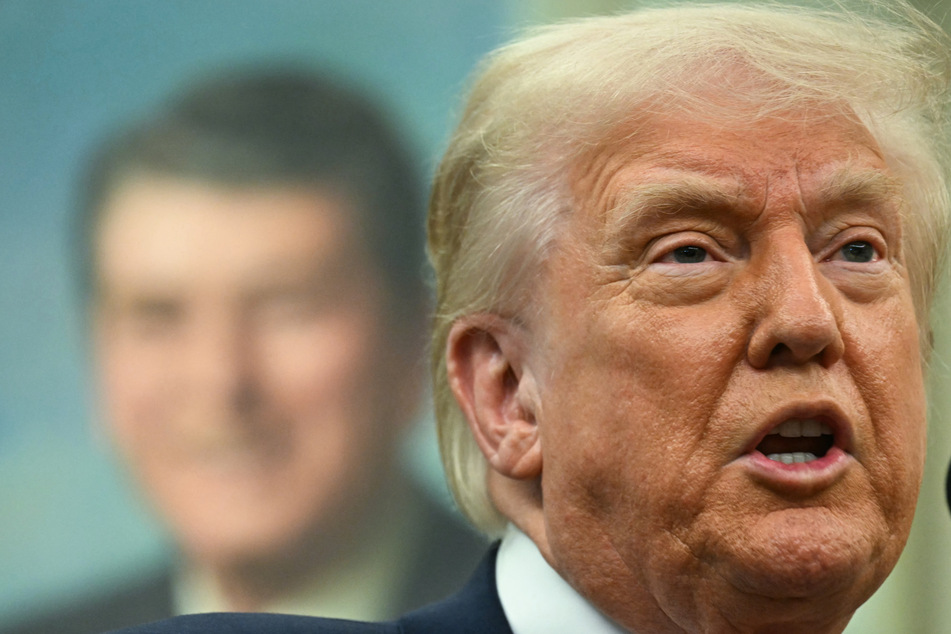 Donald Trump called for India and Pakistan to halt their fighting, and offered to help end the worst violence between the nuclear-armed countries in decades.