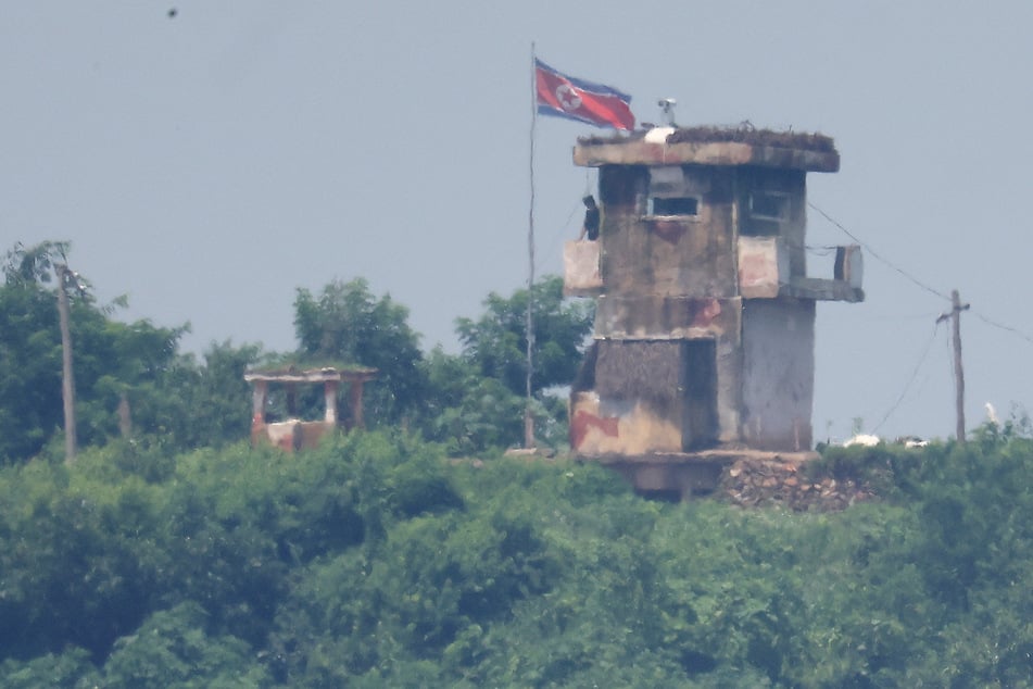 US man who crossed into North Korea identified as soldier with bizarre story