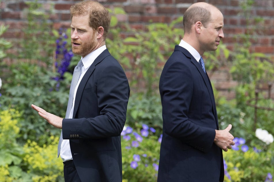 Could a memorial service for their mother bring Prince Harry (l.) and Prince William closer together again?