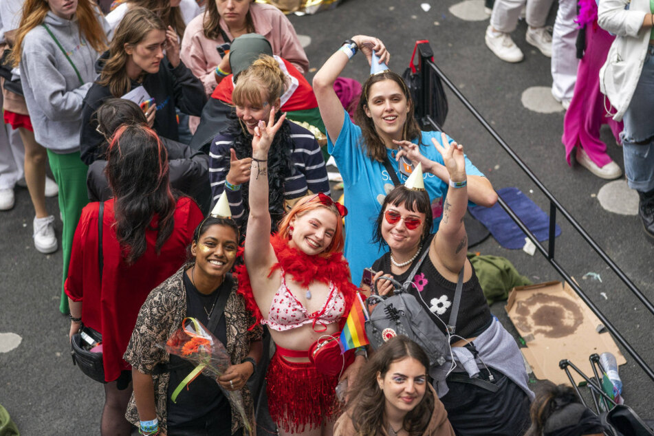 The village of Holmes Chapel is recruiting teenagers to be official Harry Styles tour guides!