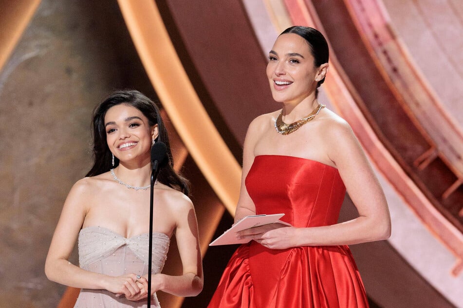 Rachel Zegler (l.) and Gal Gadot star as Snow White and the Evil Queen, respectively, in the new Disney flick.