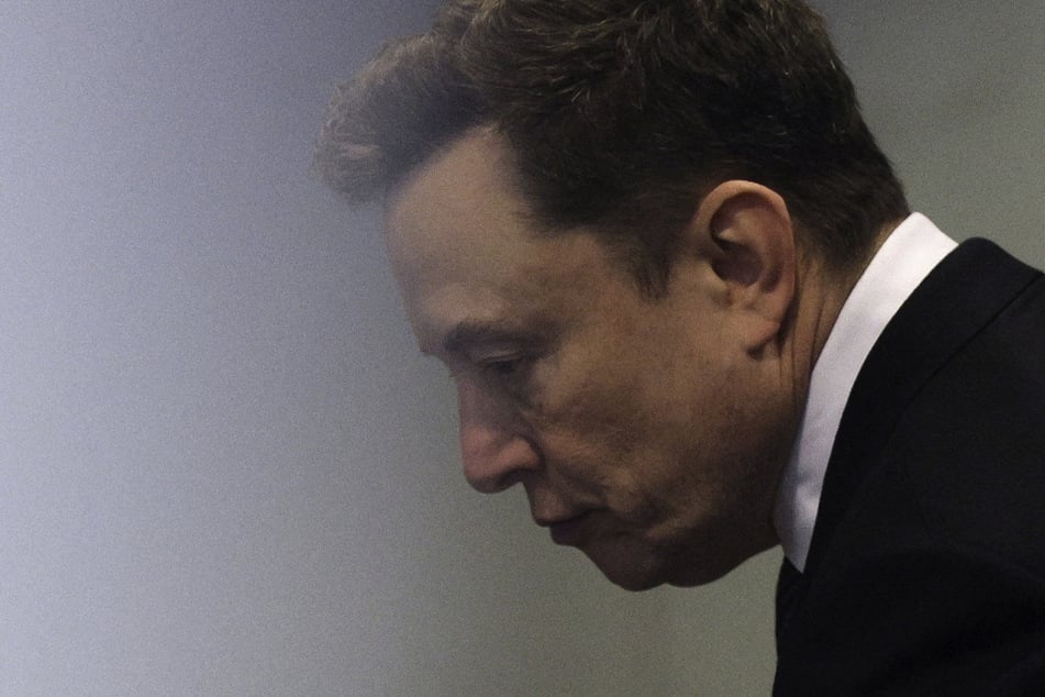 Elon Musk agrees to pay up to end lawsuit over Twitter share buying