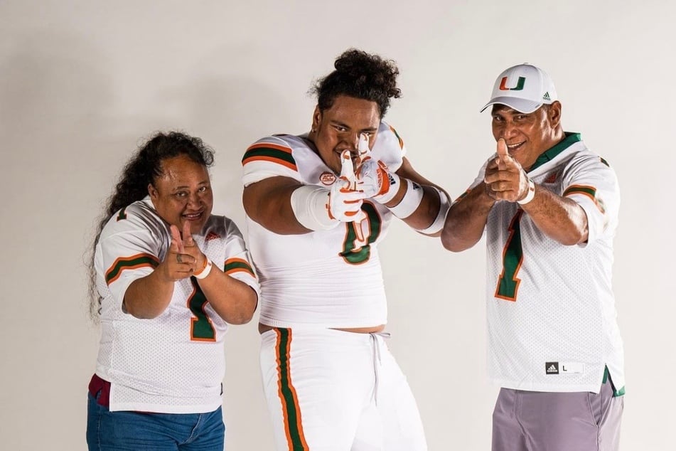 Miami lands a huge hit with No.1 lineman Francis Mauigoa