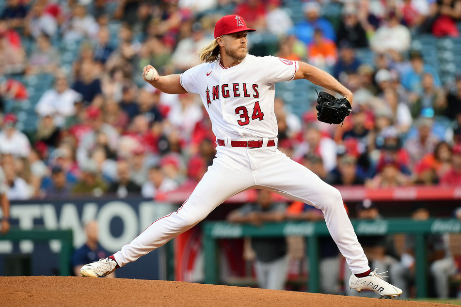 Noah Syndergaard earned the win in his first start with the Angels on Saturday night.