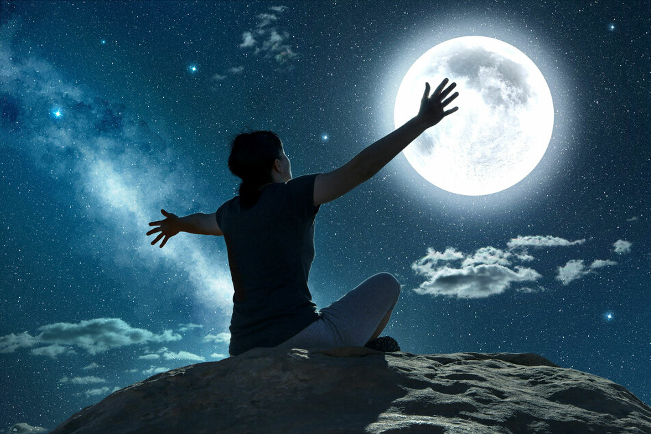 Today's horoscope: free horoscope for April 19, 2021