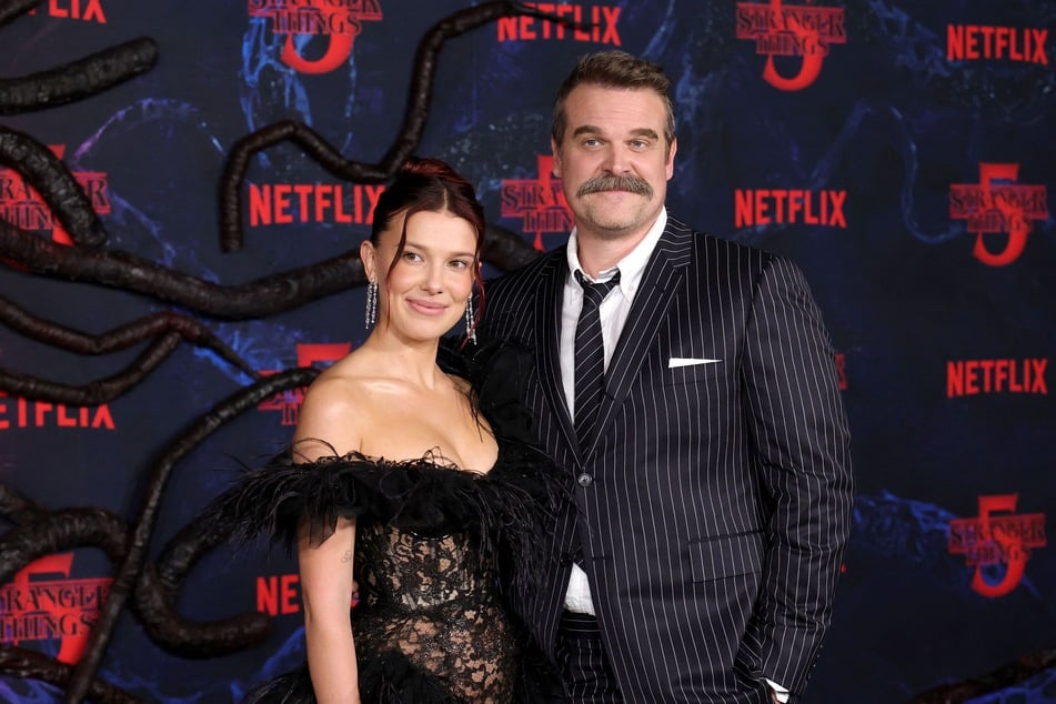 Millie Bobby Brown didn't address her alleged complaint against David Harbour (r.), but the actor did stress how important her bond is with her former co-stars.