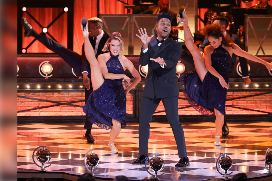"Broadway's Back!" with a jubilant Tony Awards night