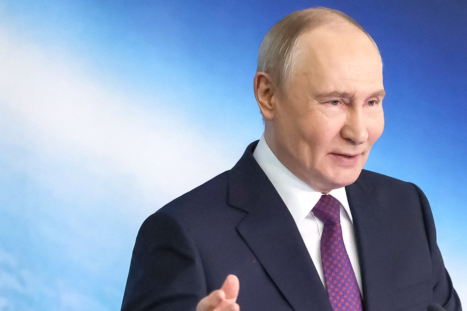 Putin follows Trump's lead with announcement of visit to China
