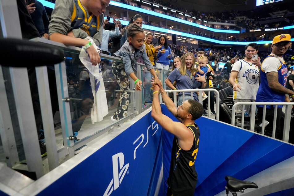 Steph Curry shares adorable moment with daughter Ryan after a big win