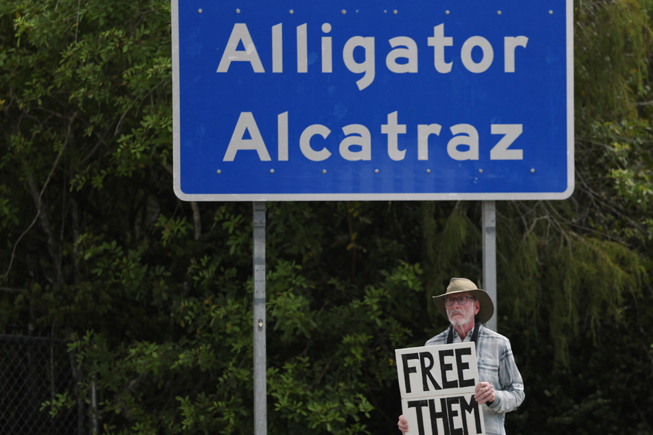 Trump scores win in legal battle over "Alligator Alcatraz"