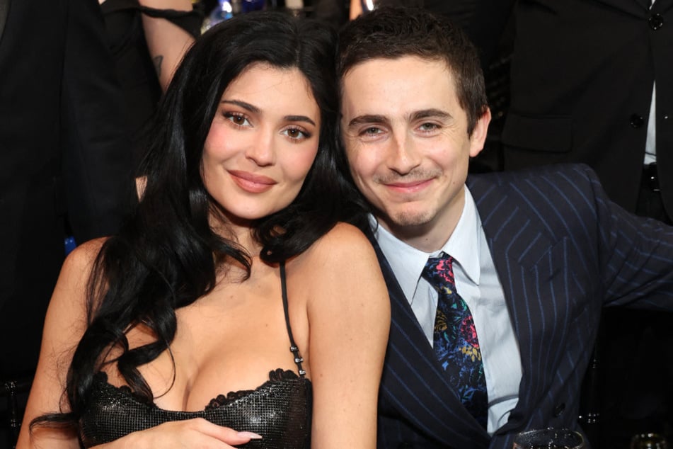 Kylie Jenner (l.) and Timothée Chalamet have reportedly been living together for over a year!
