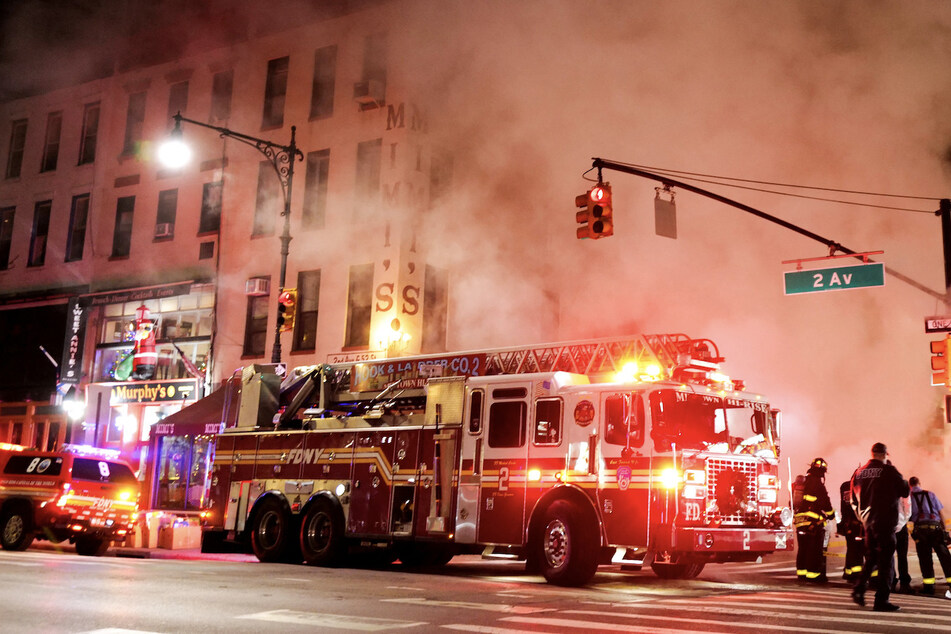 NYC street engulfed in potential dangerous vapor after huge pipe leak