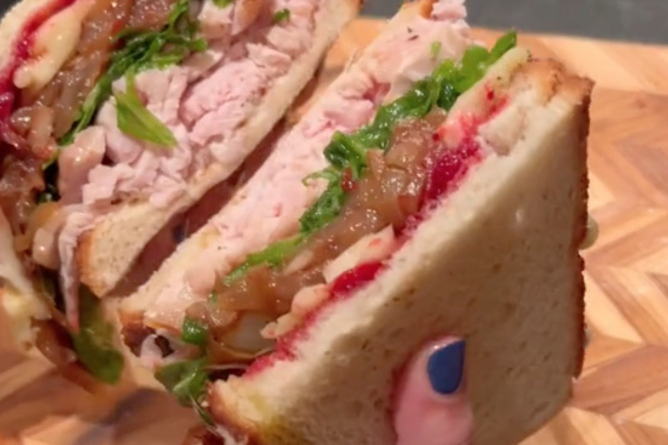 Sandwich us, please! TikToker @karens_cooking put her leftovers to use with a yummy Friendsgiving sandwich.