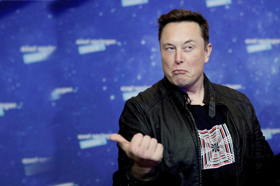 Elon Musk called out for "bullying" as Twitter takeover heats up