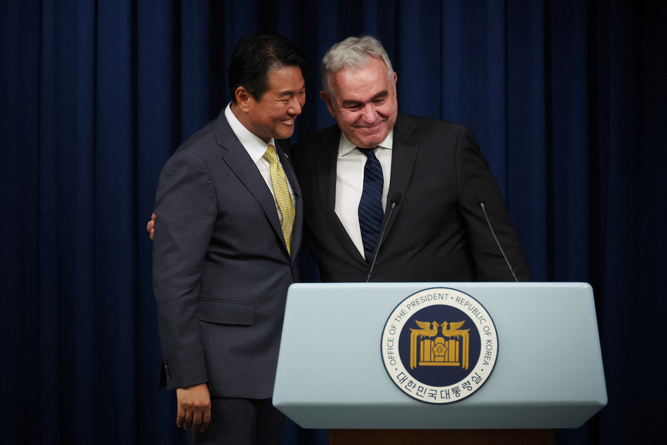 White House Indo-Pacific coordinator Kurt Campbell (r.) met with South Korean national security adviser Kim Tae-hyo.
