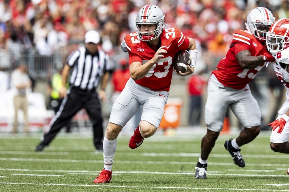 Devin Brown (c) will need to set the pace for Ohio State's offense early in the Cotton Bowl game, demonstrating his dual-threat abilities.