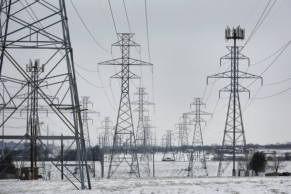 Colorado City mayor tells Texans suffering outages: "Only the strong will survive"