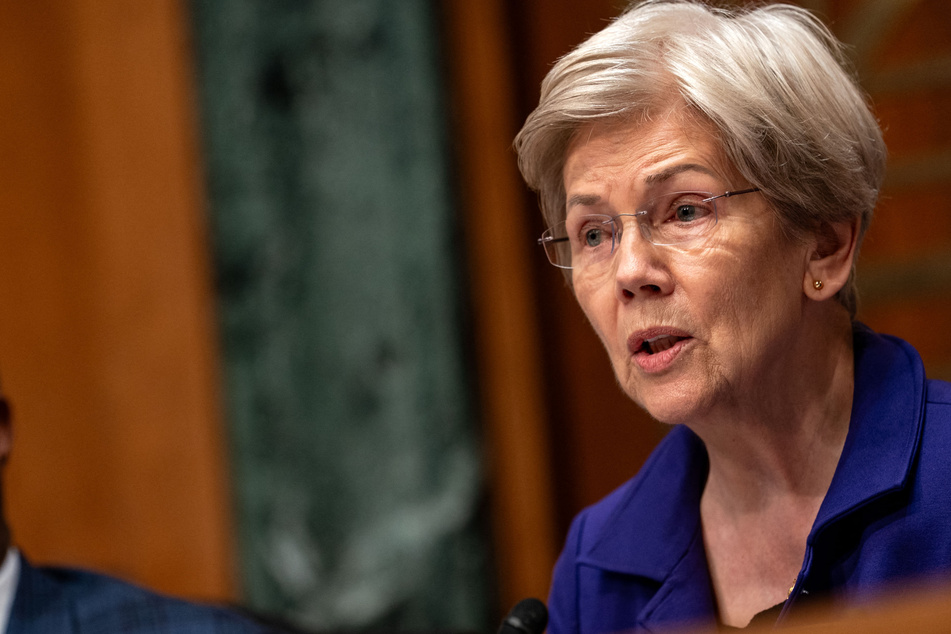 Elizabeth Warren calls for bribery probe into Trump-Paramount settlement