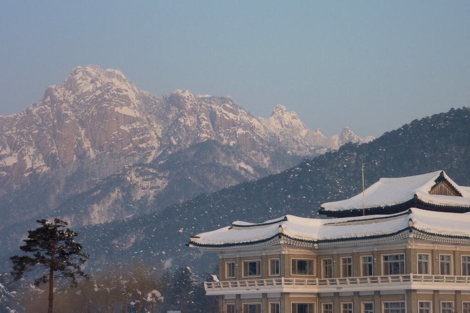 The North Korean parliament also unanimously approved a plan to abolish a special law on the operation of the Mount Kumgang tourism project.