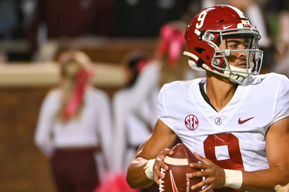 NCAA Football: Alabama overcomes Auburn with late-game Iron Bowl heroics