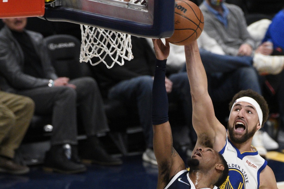 NBA: Long-range buckets fell and fell as the Warriors bashed the Bucks at home