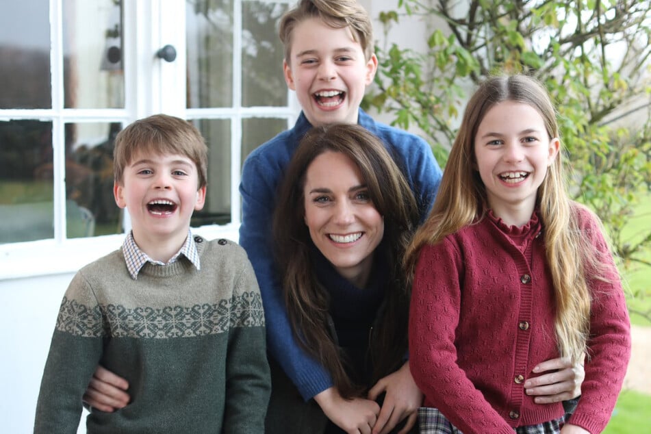Princess Kate's first pic since surgery removed from news agencies due to digital altering