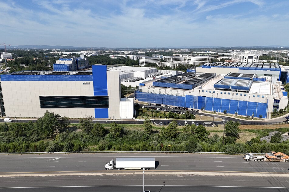 US House backs bill to make data centers shoulder more power costs ahead of midterms
